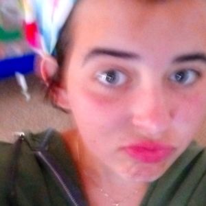 Meet your Posher, Dakota